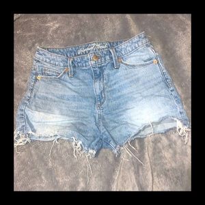 Universal Thread High Rise Shortie High Waisted Light Wash Jean Shorts Sz 2/26R
